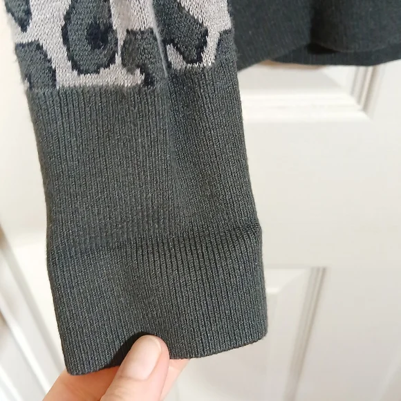 Isaac Mizrahi Animal Print Gray Black Sweater Large - Picture 7 of 7